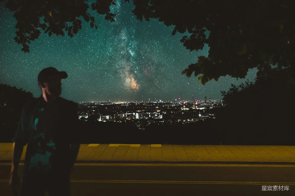 高清摄影 城市夜景 星空 夜空 人像 都市 仰望星空的城市夜晚