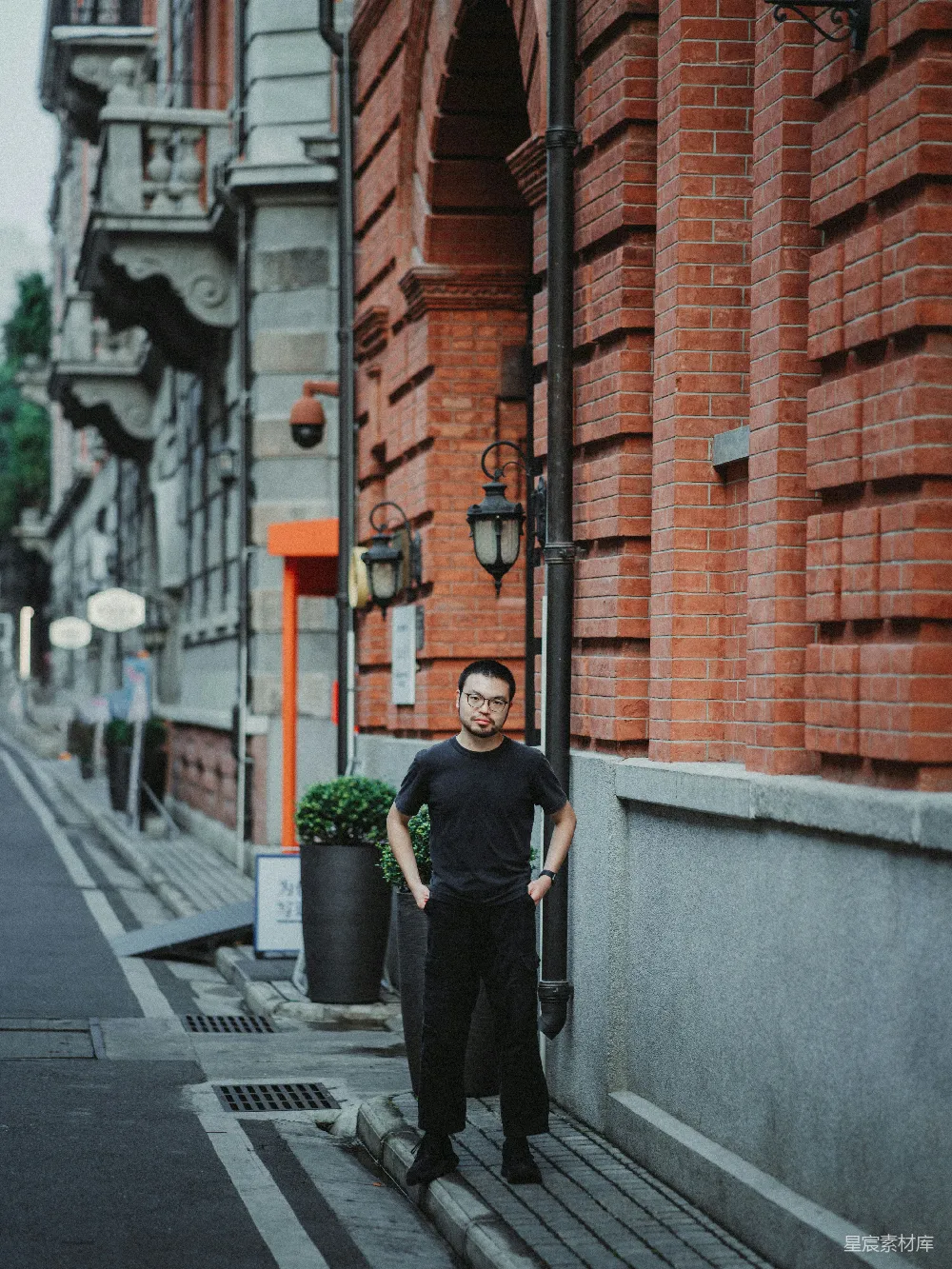 高清摄影 城市 人物 建筑 街景 都市 城市中的独立身影