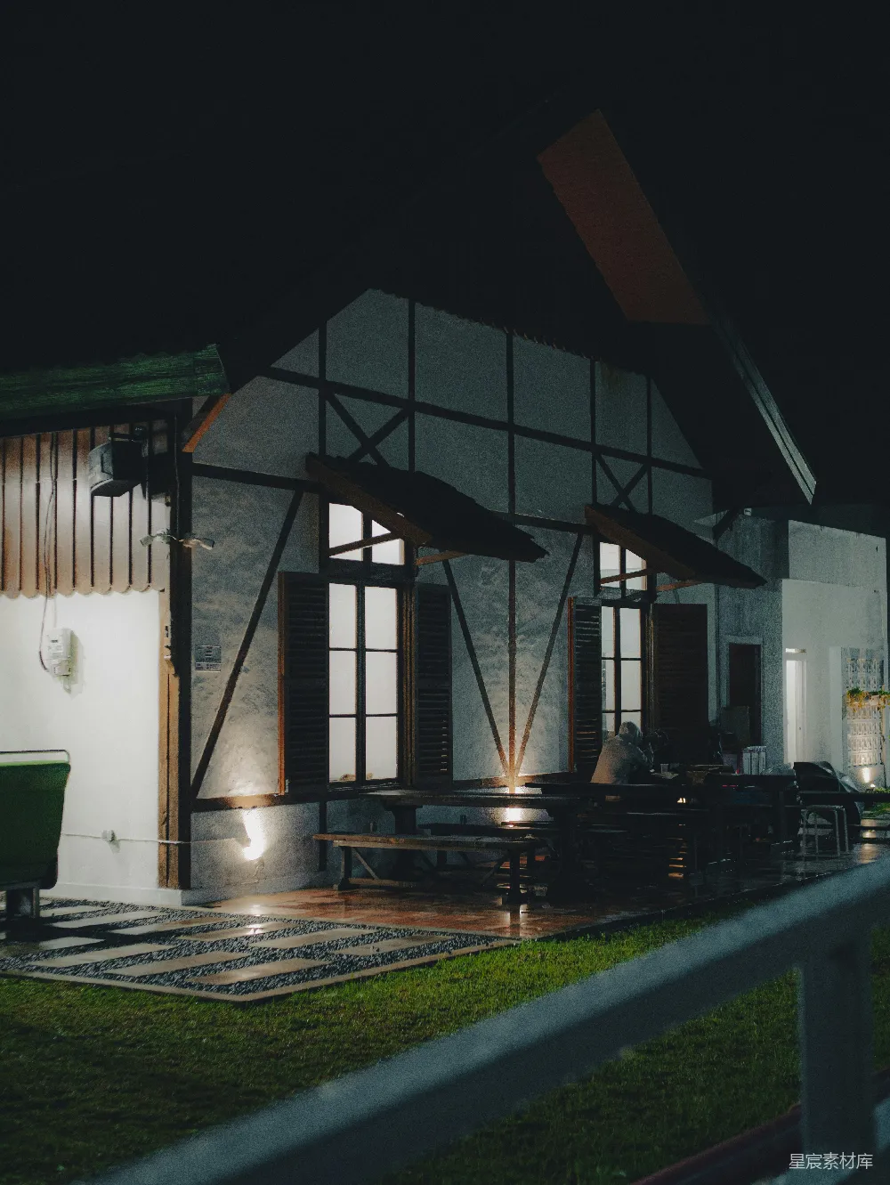 高清摄影 乡村 夜晚 小屋 建筑 宁静 夜晚的乡村小屋
