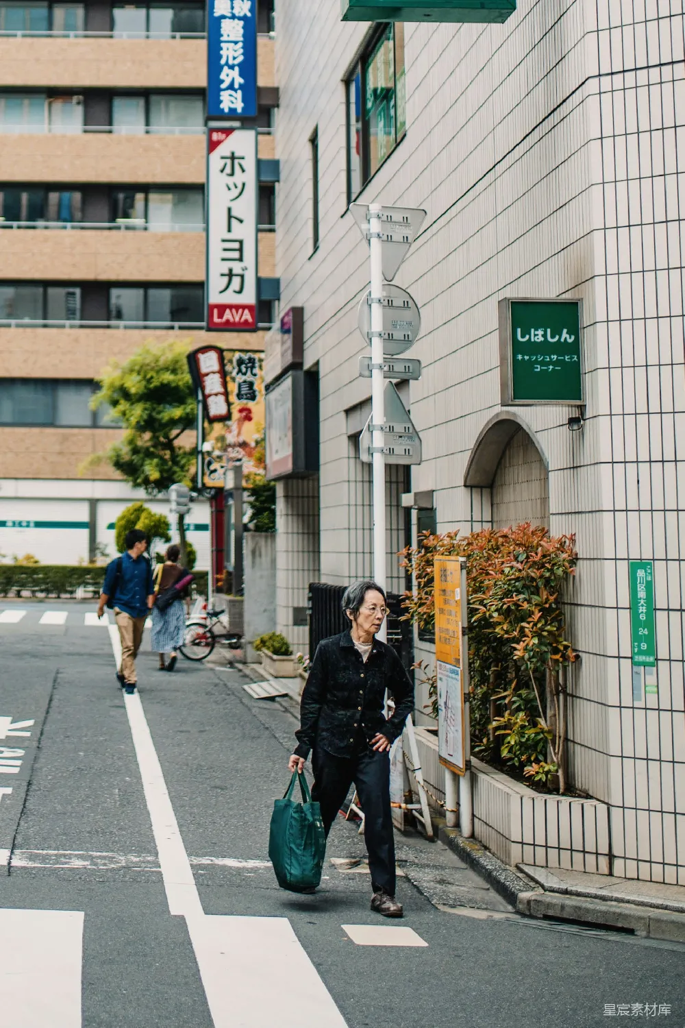 高清摄影 东京 日常生活 街道 女性 老年 东京街头的老年女性