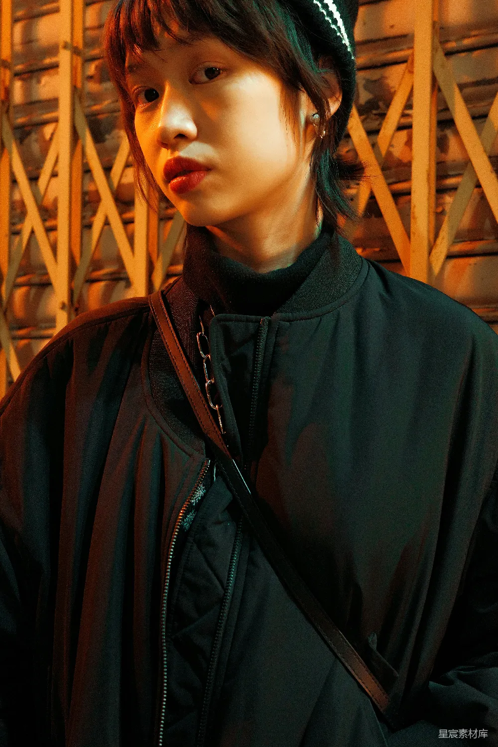 高清摄影 时尚 夜景 都市 人物 街头 都市夜景中的时尚女孩