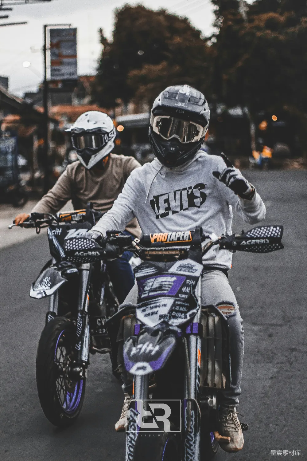 高清摄影 摩托车 街头 骑士 运动 休闲 街头摩托车骑士