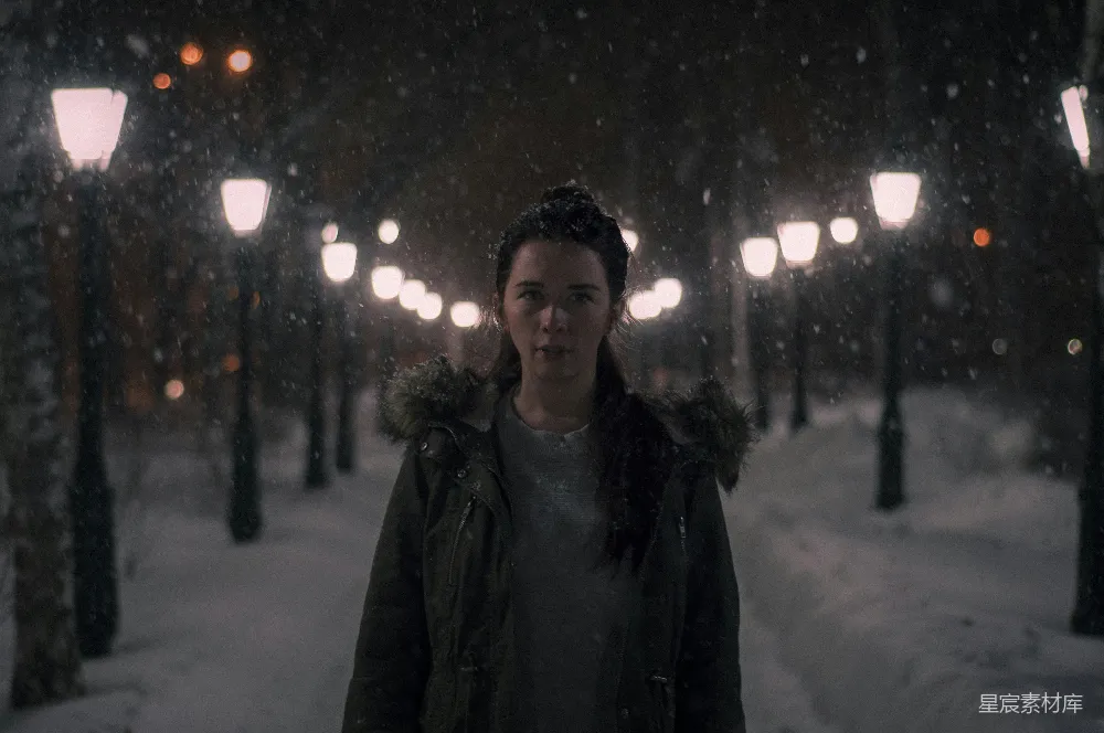高清摄影 雪景 人物 夜晚 孤独 城市 雪夜中的孤独