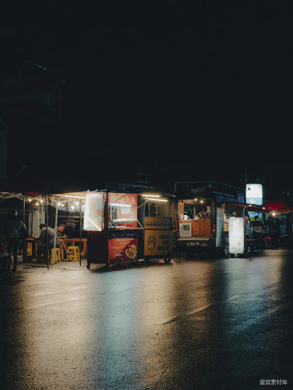 高清摄影 夜市 小推车 城市生活 夜晚 美食 夜市的灯光下的小推车