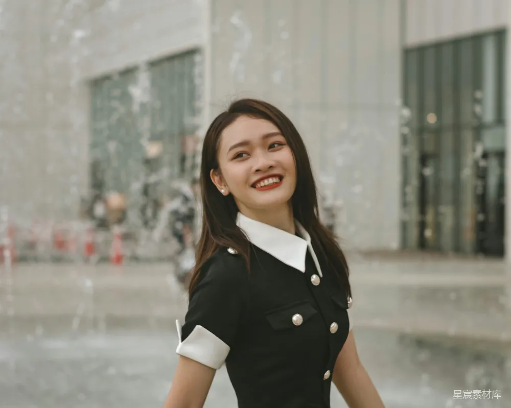 高清摄影 人像 自然光 城市 街头 幸福 阳光下的微笑