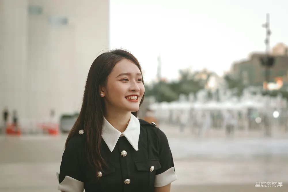 高清摄影 青春 微笑 街头 时尚 晴天 阳光明媚的微笑女孩