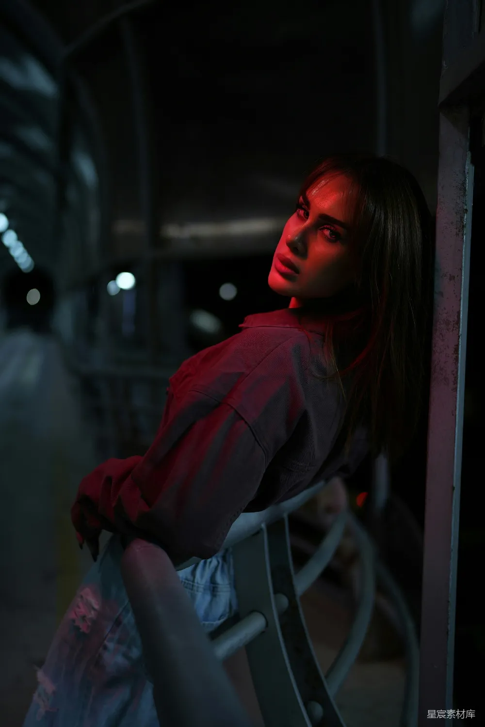 高清摄影 夜晚 霓虹灯 都市 女性 时尚 夜晚霓虹下的都市女性