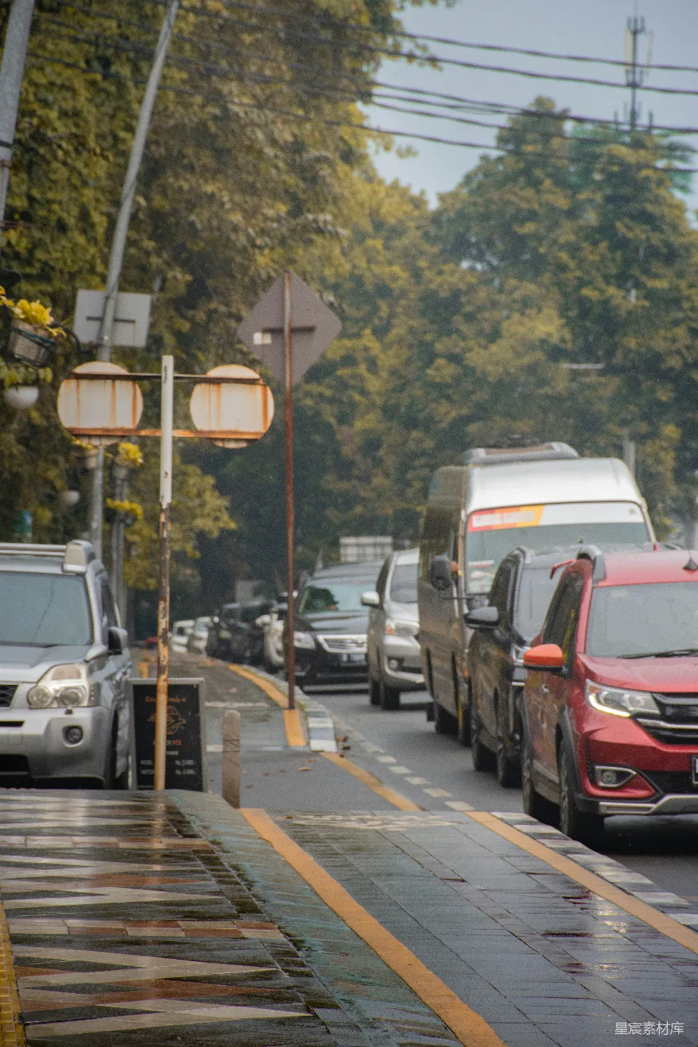 高清摄影 城市 街道 雨景 交通 日常 雨中的城市街道