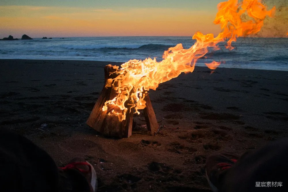 高清摄影 海滩 篝火 日落 自然 户外 海滩上的篝火