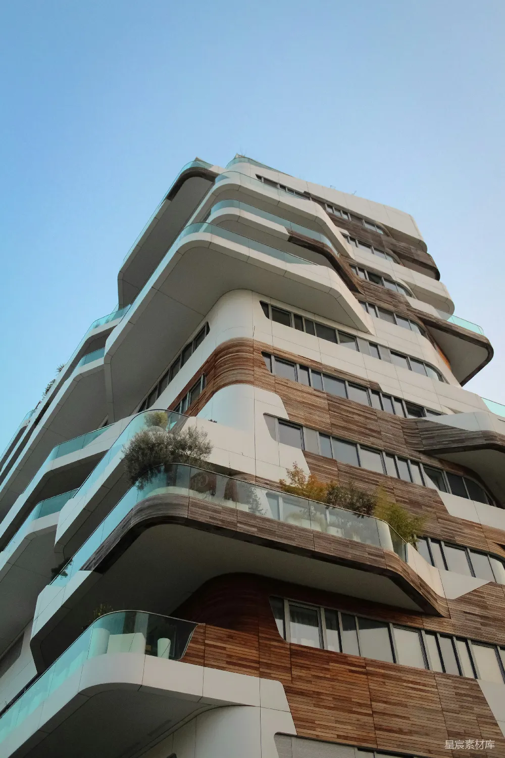 高清摄影 建筑 现代风格 城市景观 蜿蜒设计 城市地标 现代蜿蜒建筑