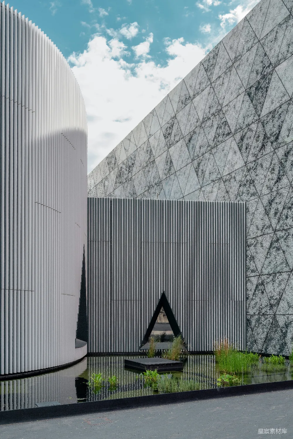 高清摄影 现代建筑 水景设计 几何美学 城市景观 自然与建筑 现代建筑与水景的和谐共生