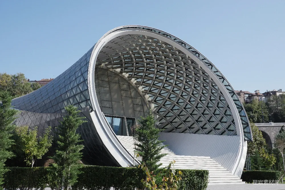 高清摄影 现代建筑 玻璃幕墙 弧形结构 城市景观 公共空间 现代风格的建筑外观