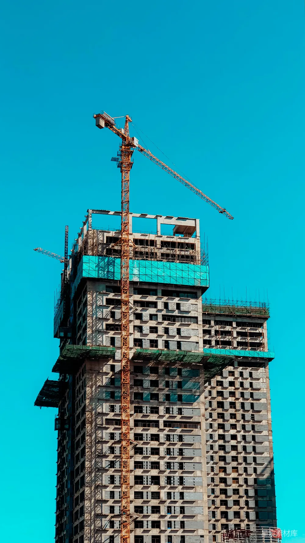 高清摄影 建筑 起重机 高楼 城市 施工 高楼建设中的起重机与建筑
