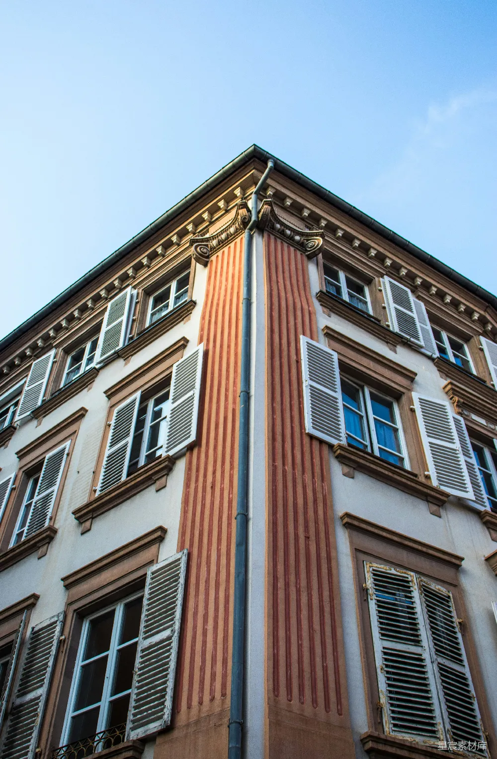 高清摄影 建筑 复古 城市景观 艺术 欧洲 彩色条纹建筑的角落