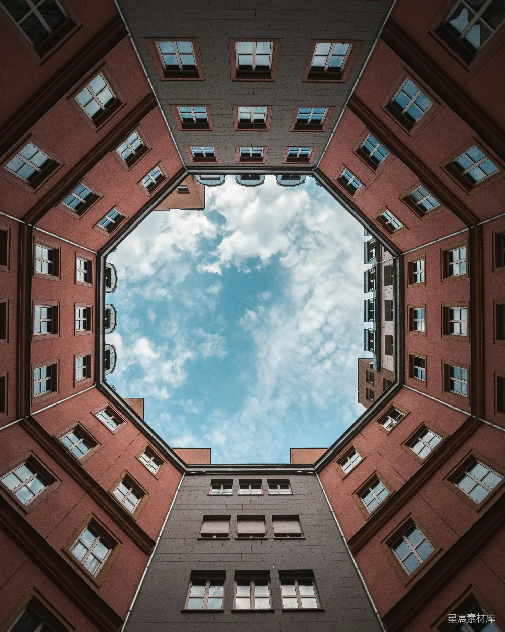 高清摄影 建筑 天空 城市 几何 视角 云中之城