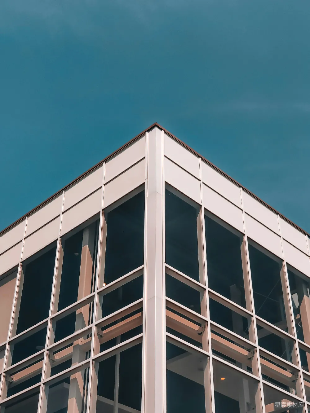高清摄影 建筑 现代风格 城市景观 几何线条 天空 现代建筑的几何之美