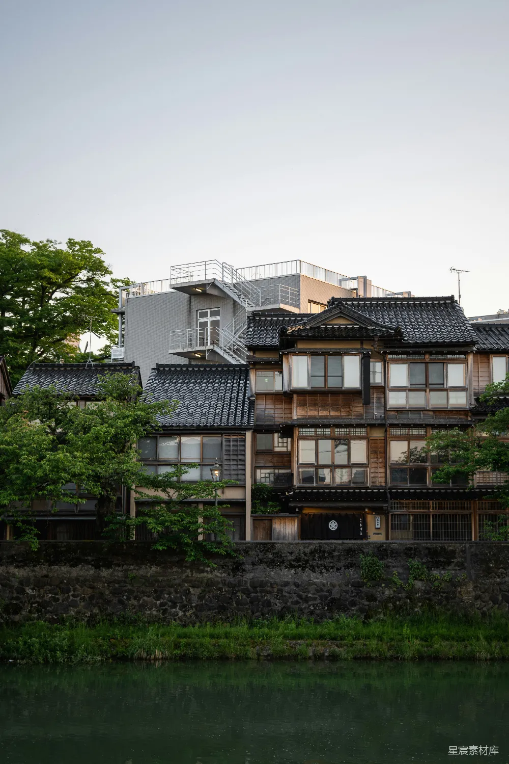 高清摄影 京都 传统建筑 现代风格 城市风景 日本 传统与现代并存的京都建筑