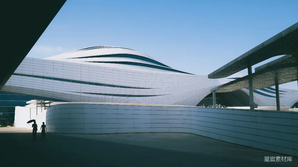 高清摄影 现代建筑 未来主义 城市景观 日常场景 都市美学 未来感建筑下的日常