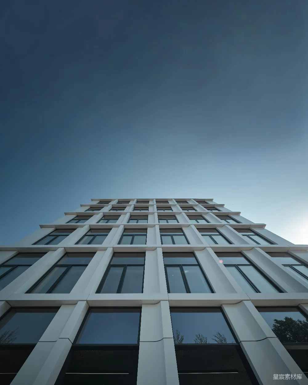 高清摄影 建筑 现代风格 城市景观 高楼 都市 现代建筑仰视视角