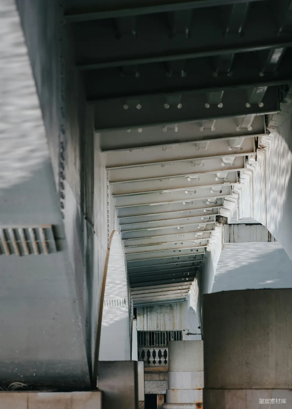 高清摄影 桥梁 建筑结构 光影效果 城市风景 工业美学 桥下的光影交错