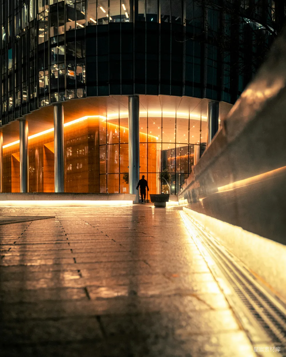 高清摄影 城市 建筑 夜景 孤独 背影 城市中的孤独背影