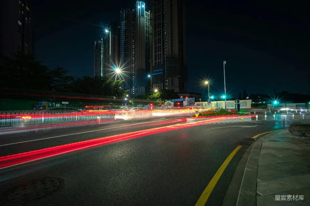 高清摄影 城市夜景 车流轨迹 城市风光 夜间摄影 动态光线 城市夜景中的车流轨迹