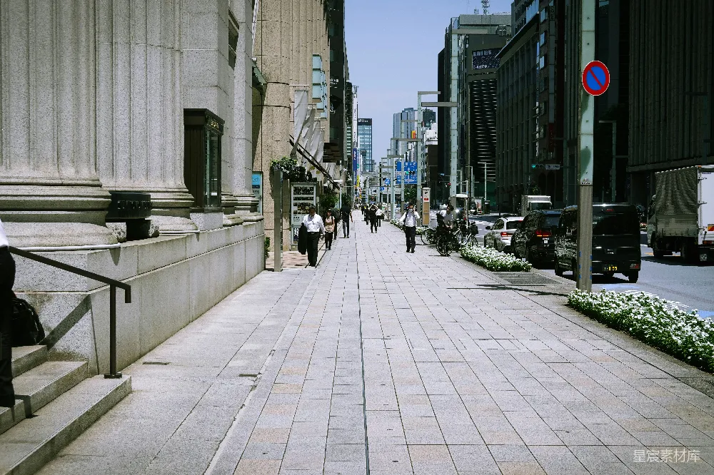 高清摄影 城市 街道 建筑 行人 都市生活 都市中的宁静小径