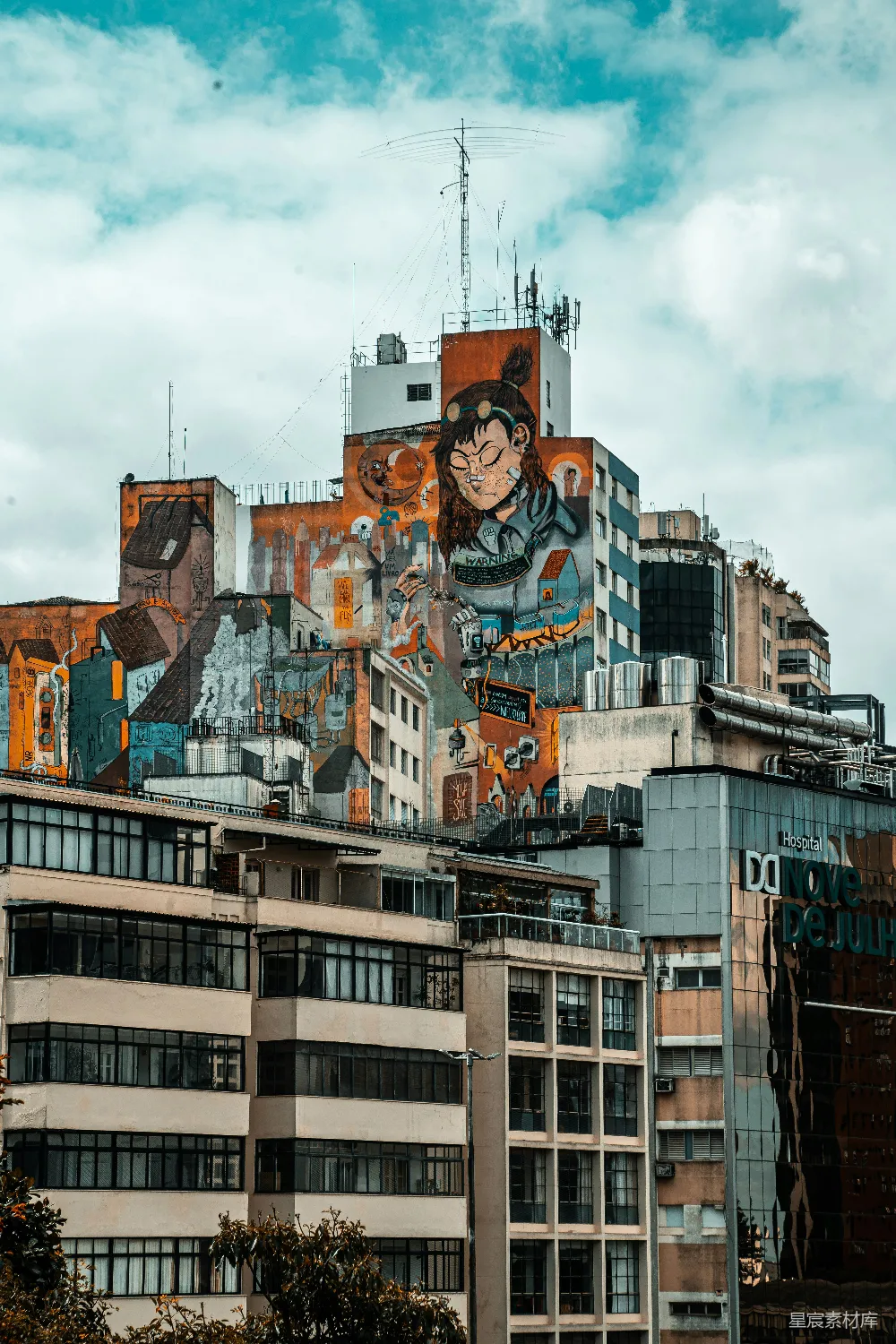 高清摄影 城市 壁画 艺术 建筑 街头艺术 城市天际线上的艺术墙