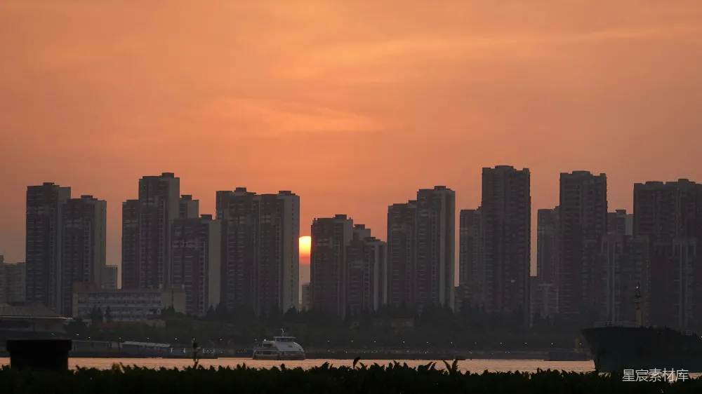 高清摄影 城市 日落 建筑 自然 宁静 夕阳下的城市剪影