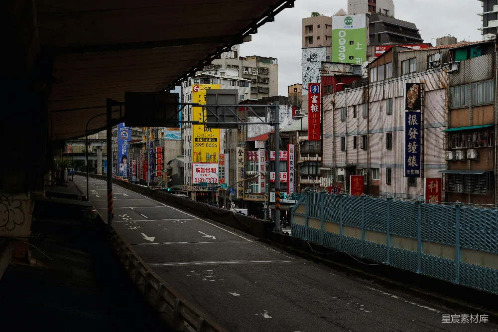 高清摄影 城市 街道 阴天 广告牌 工业区 阴天下的城市街道