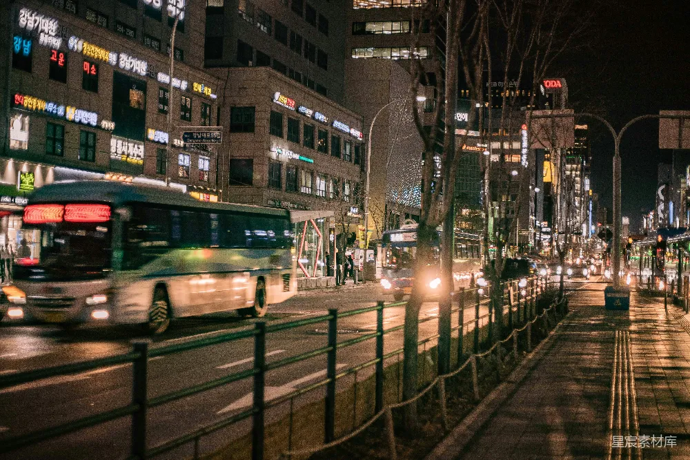 高清摄影 城市 夜景 交通 繁忙 都市 夜晚城市的繁忙街道