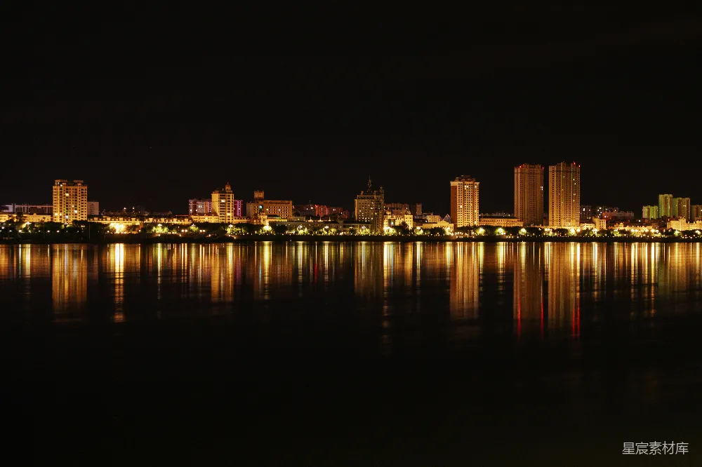 高清摄影 城市夜景 倒影 建筑 湖边 宁静 夜晚城市湖畔倒影