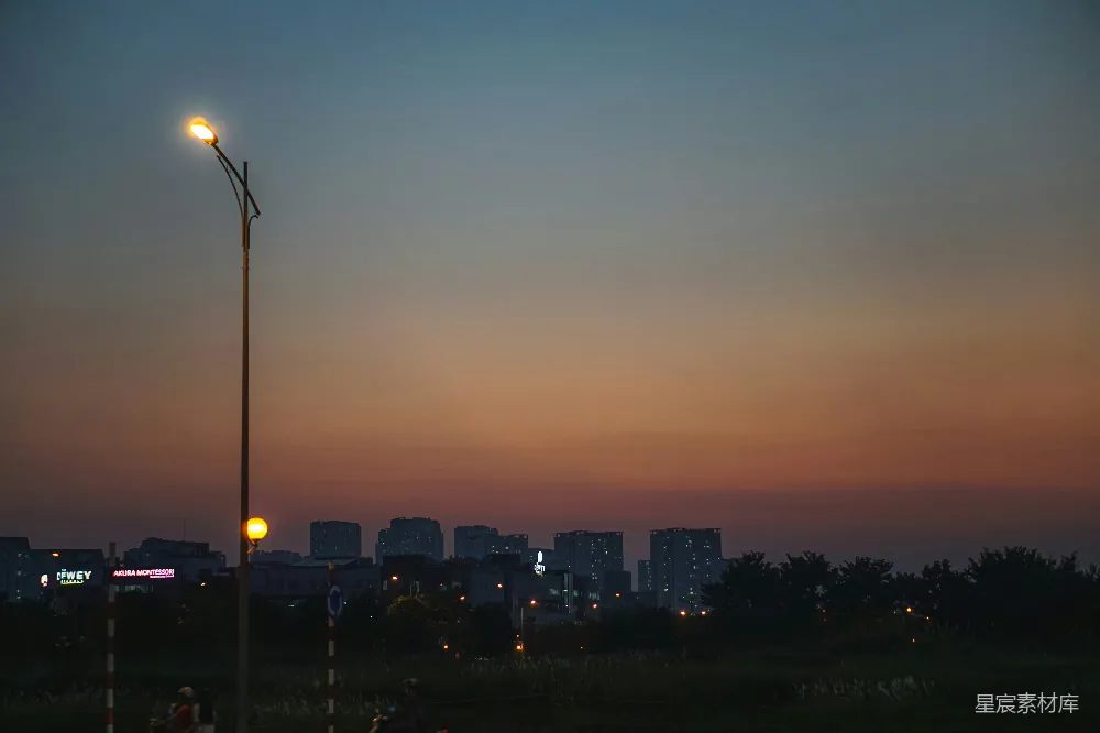 高清摄影 城市 黄昏 路灯 建筑 宁静 黄昏下的城市剪影