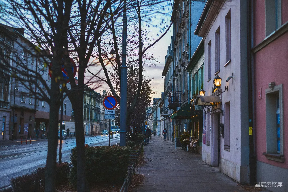 高清摄影 城市 黄昏 街景 静谧 建筑 城市黄昏的静谧街道
