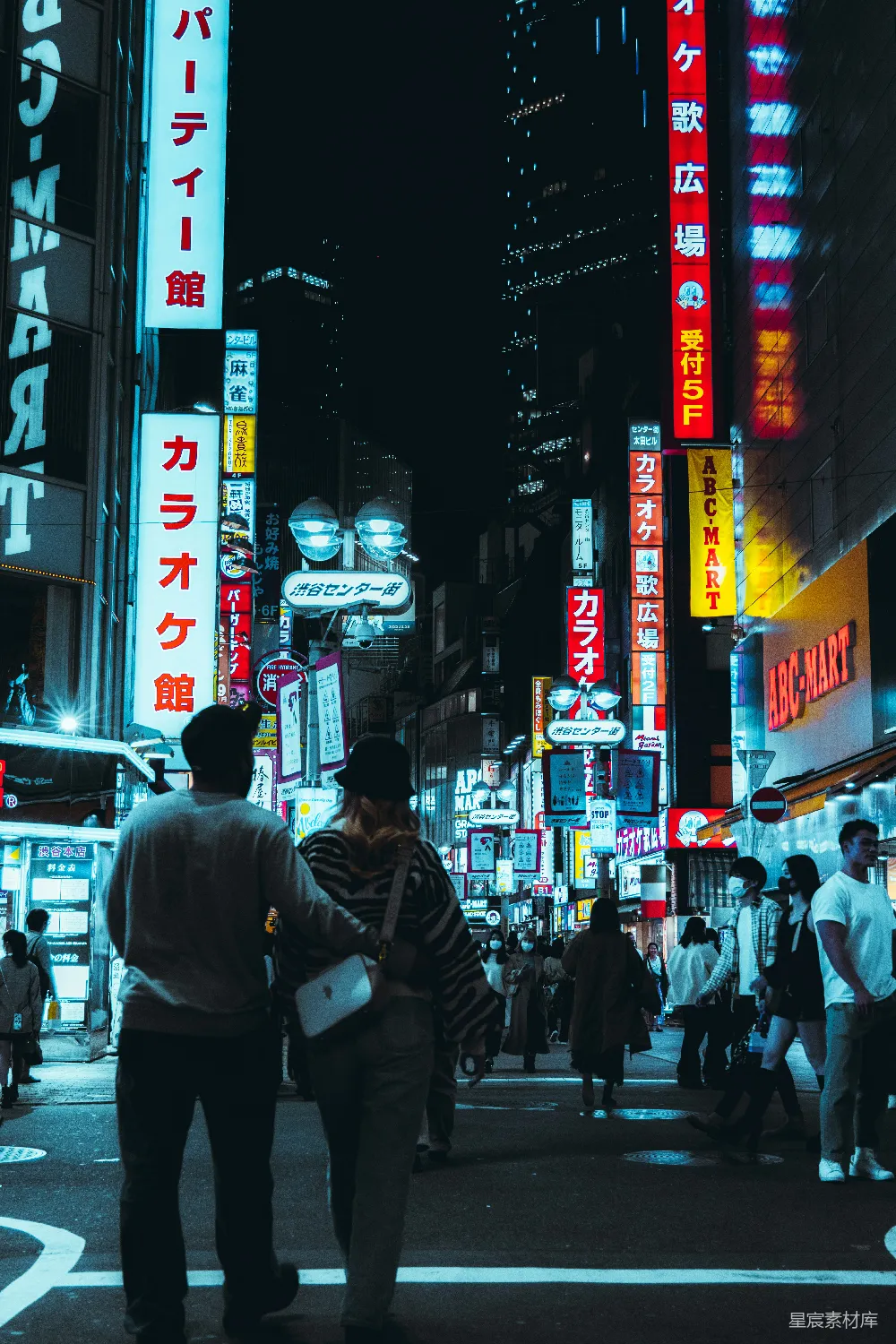 高清摄影 东京 夜晚 霓虹灯 城市生活 人潮 霓虹灯下的夜晚东京街头