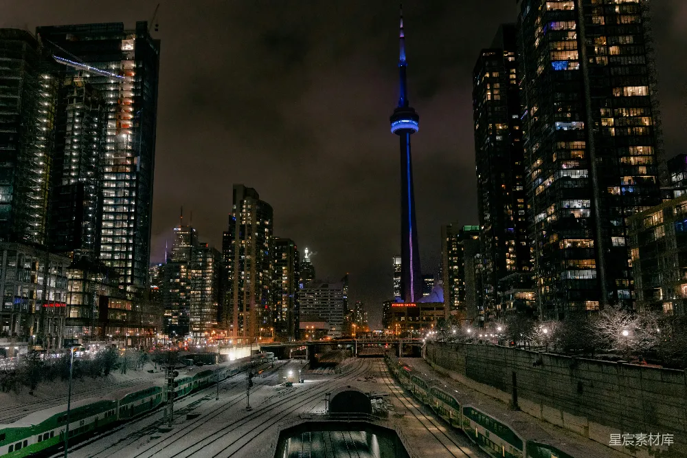 高清摄影 城市夜景 多伦多 冬季 摩天大楼 火车 冬夜的多伦多天际线