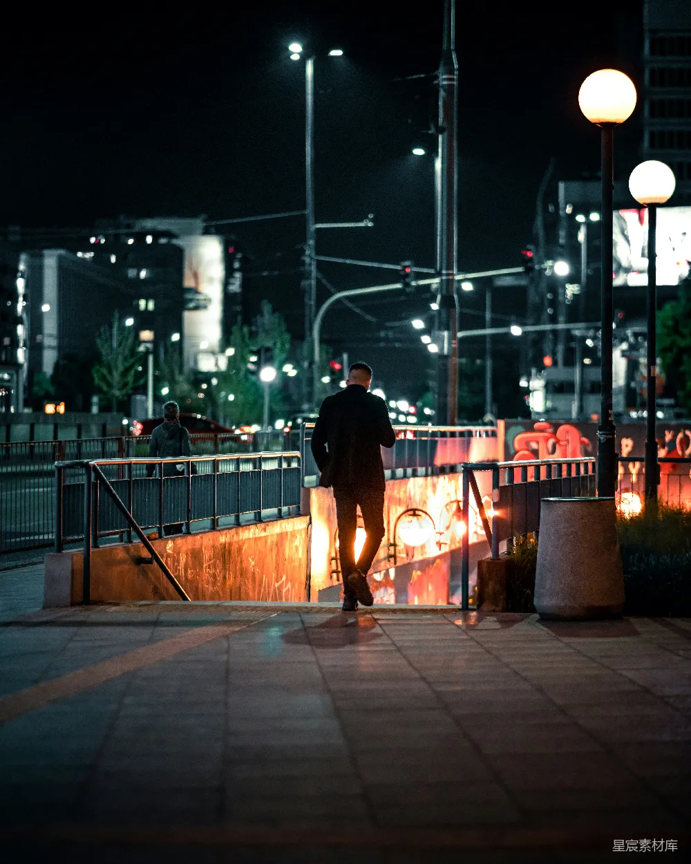 高清摄影 夜景 城市 孤独 都市 背影 夜行者
