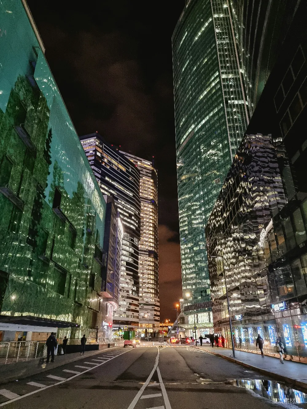 高清摄影 城市 夜景 摩天大楼 现代建筑 都市 都市夜景下的摩天大楼