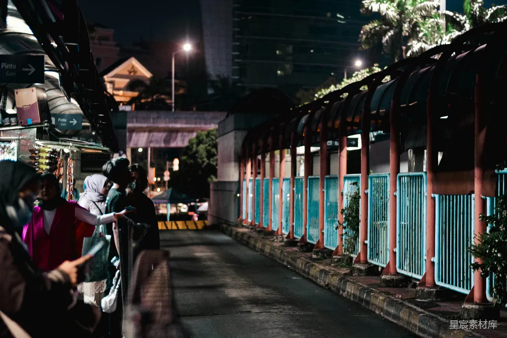 高清摄影 市集 夜晚 人行道 城市生活 生活场景 夜幕下的街头市集