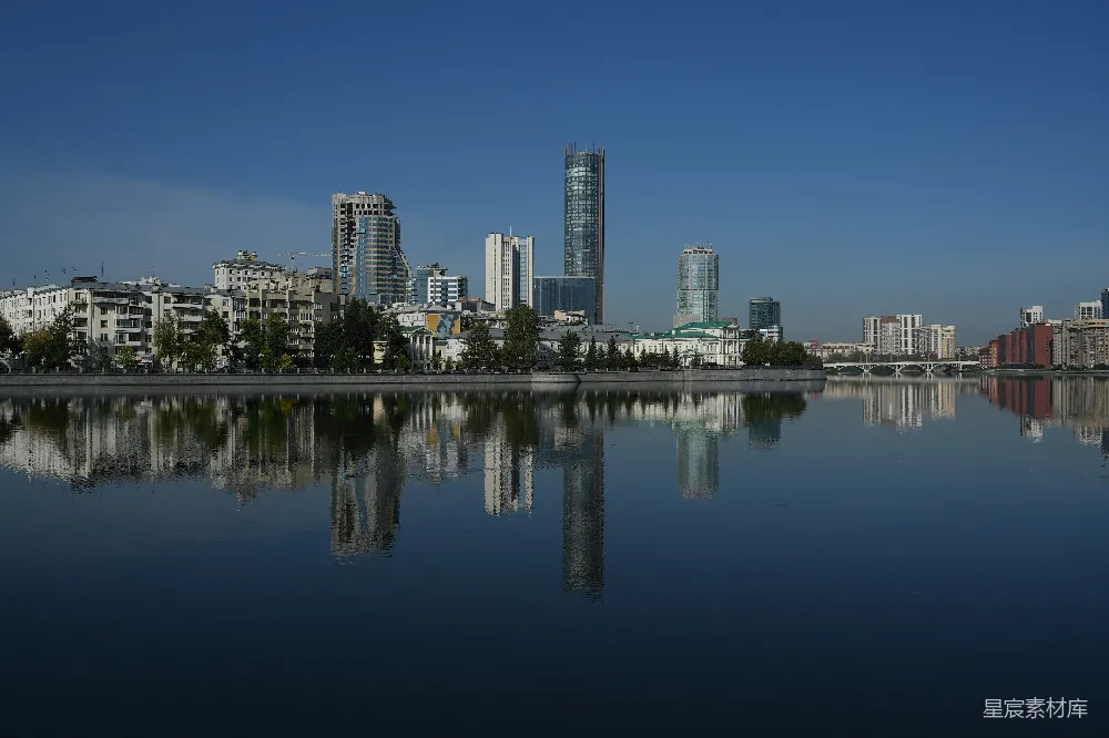 高清摄影 城市风光 宁静 倒影 水面 都市 城市倒影的宁静水面