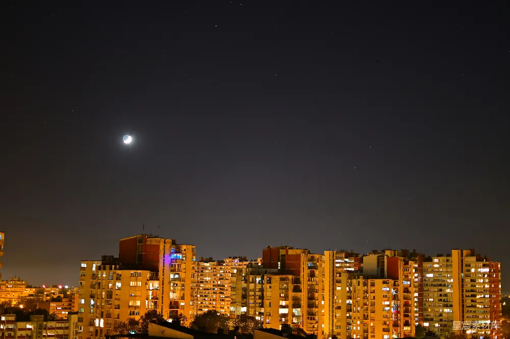 高清摄影 城市夜景 新月 星星 建筑 宁静 城市夜景中的新月与星星