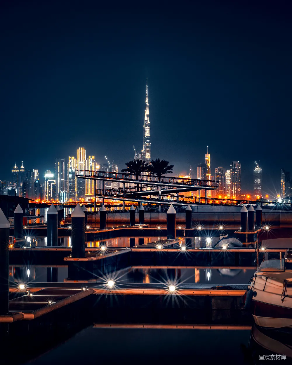 高清摄影 迪拜 夜景 现代都市 城市风光 城市建筑 迪拜夜景：塔灯下的港湾