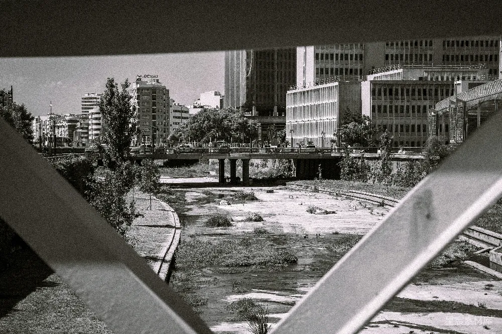 高清摄影 城市景观 黑白摄影 废弃河道 城市变迁 建筑 城市中的废弃河道