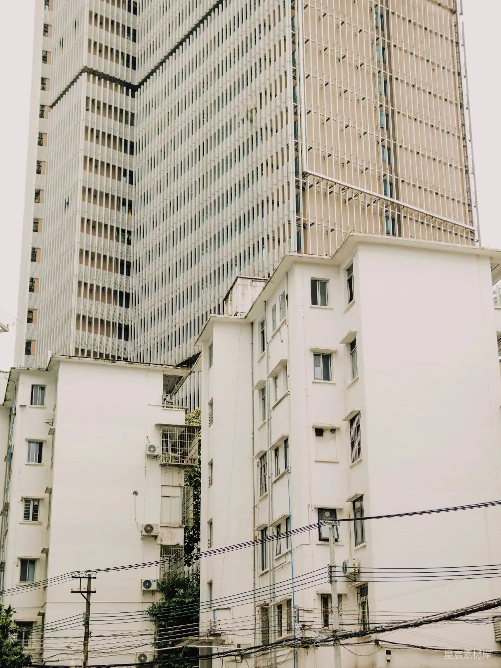 高清摄影 建筑 现代 城市 对比 都市 现代都市中的对比建筑