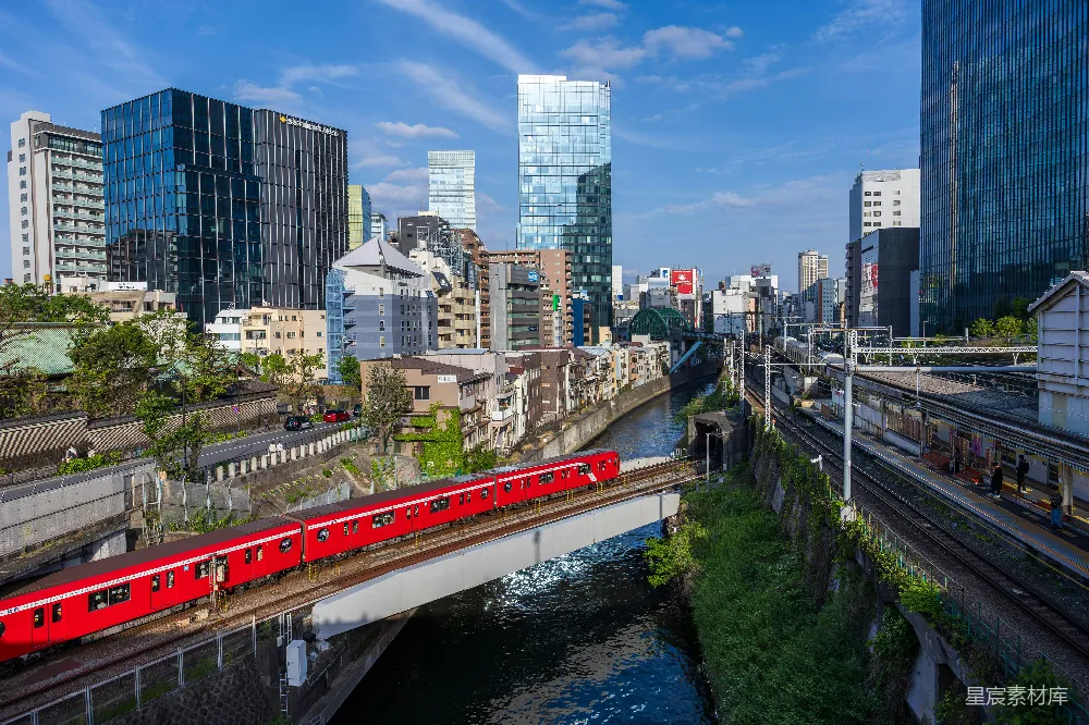 高清摄影 东京 城市景观 火车 现代建筑 城市风光 东京城市景观与红色火车