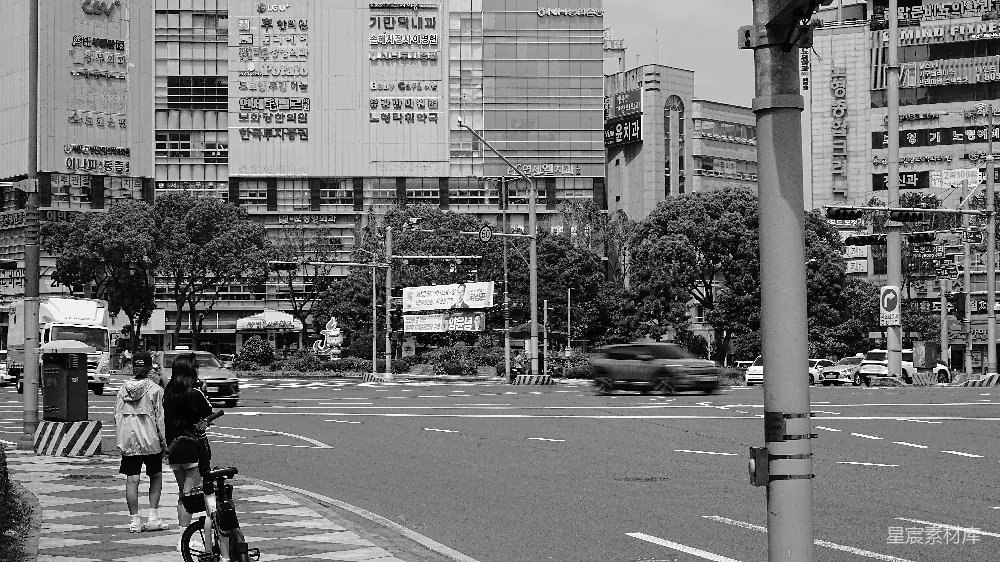 高清摄影 黑白摄影 城市生活 人像摄影 街头场景 现代都市 繁忙都市中的街角剪影