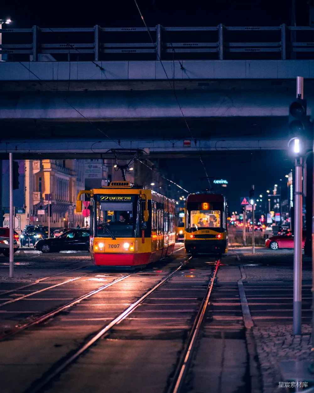 高清摄影 夜景 电车 城市 交通 静谧 夜色中的电车