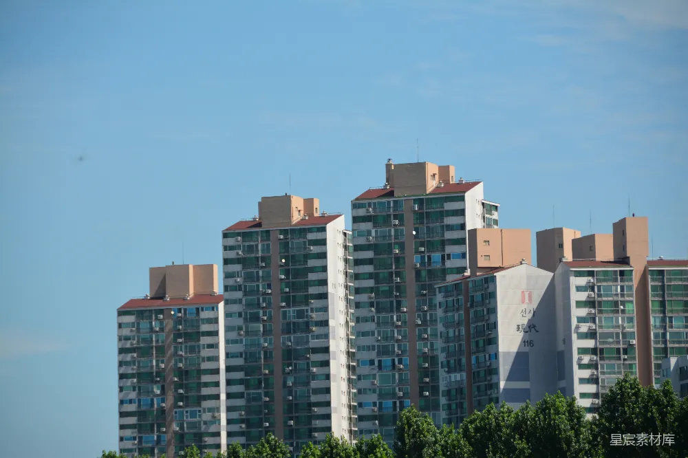 高清摄影 城市 现代建筑 住宅楼 蓝天 景观 都市中的高楼大厦
