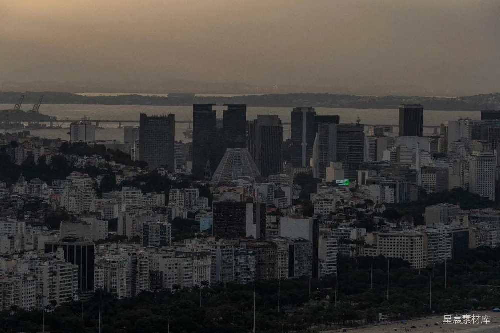 高清摄影 城市 日落 建筑 海滩 自然 日落时分的里约热内卢城市全景
