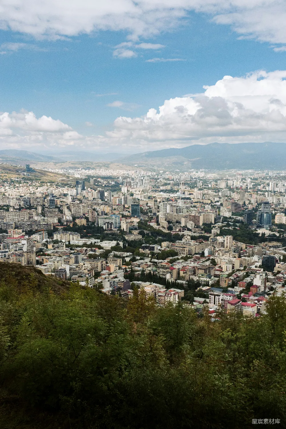 高清摄影 城市 景观 自然 建筑 旅游 山间俯瞰都市